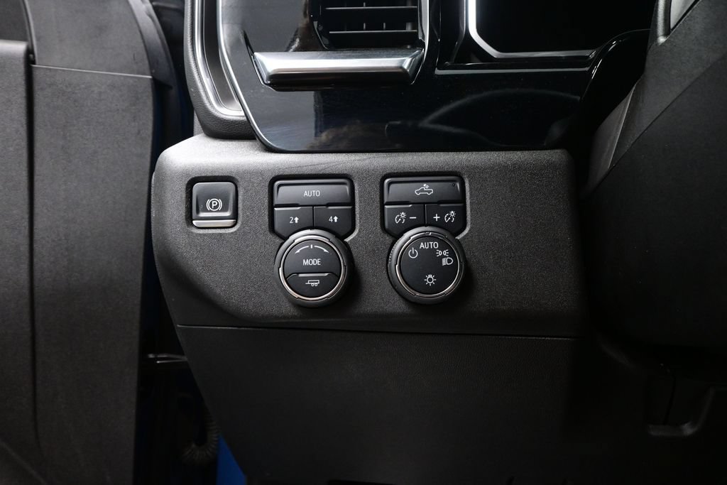 Used 2024 Chevrolet Silverado 1500 LT AWD/4WD image 17