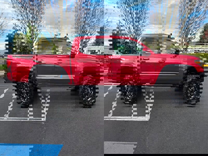 Used 2016 Toyota Tacoma TRD Off-Road w/ Premium & Technology Package AWD/4WD image 4