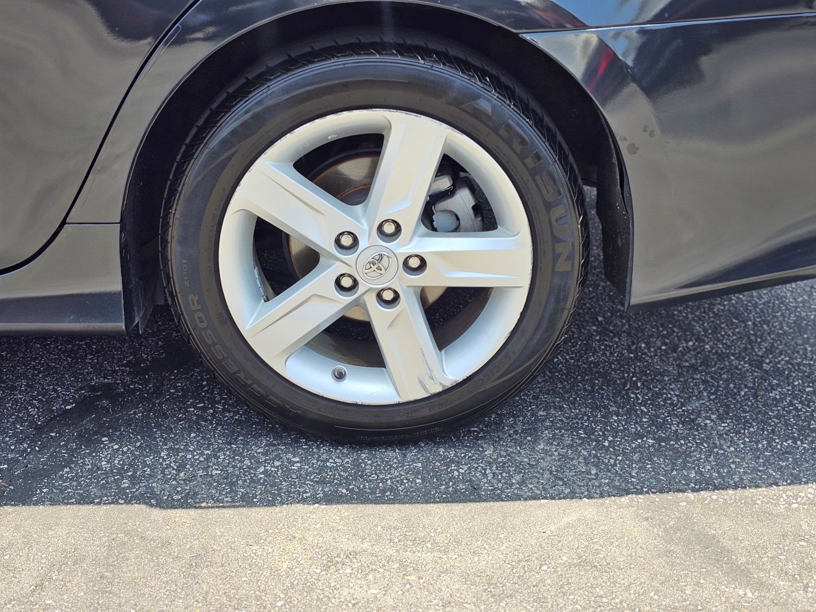 Used 2014 Toyota Camry SE FWD image 8