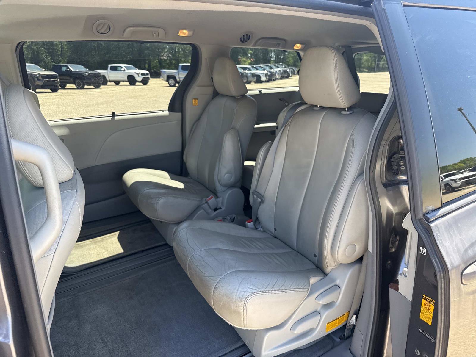 Used 2013 Toyota Sienna XLE image 13