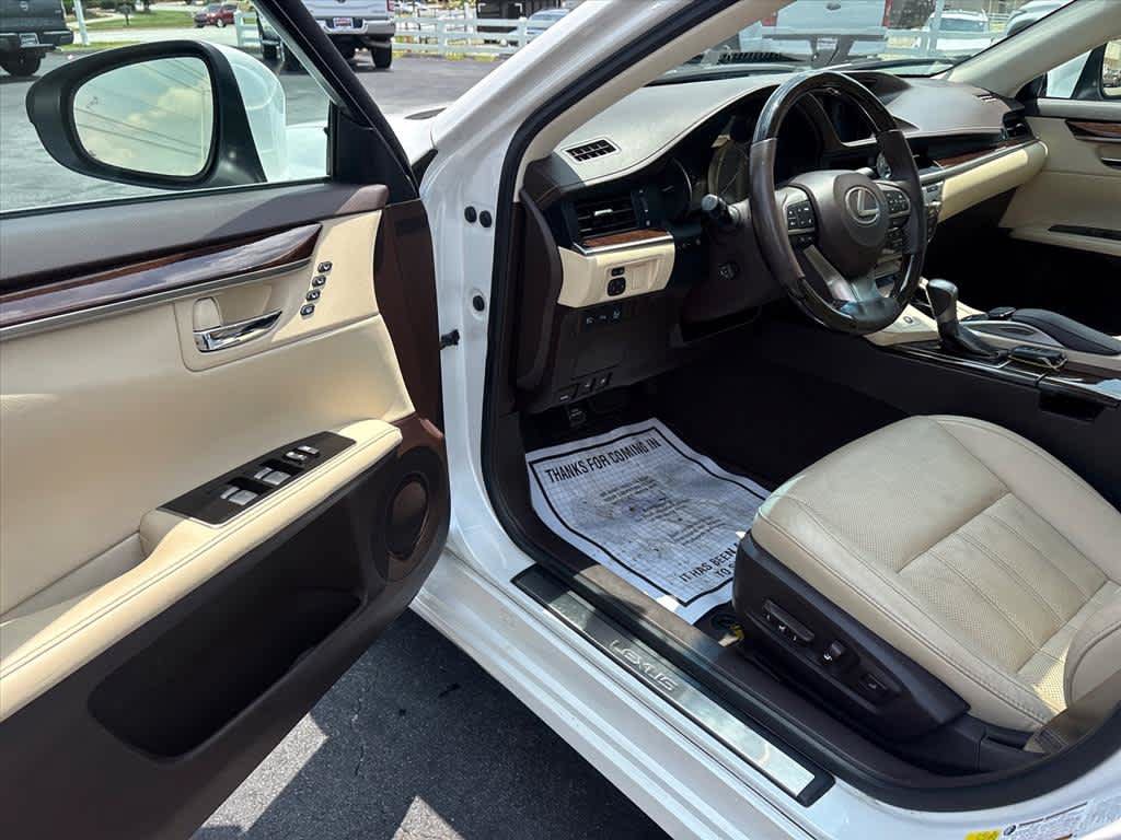 Used 2016 Lexus ES 350 w/ Luxury Package w/Wood Trim FWD image 18