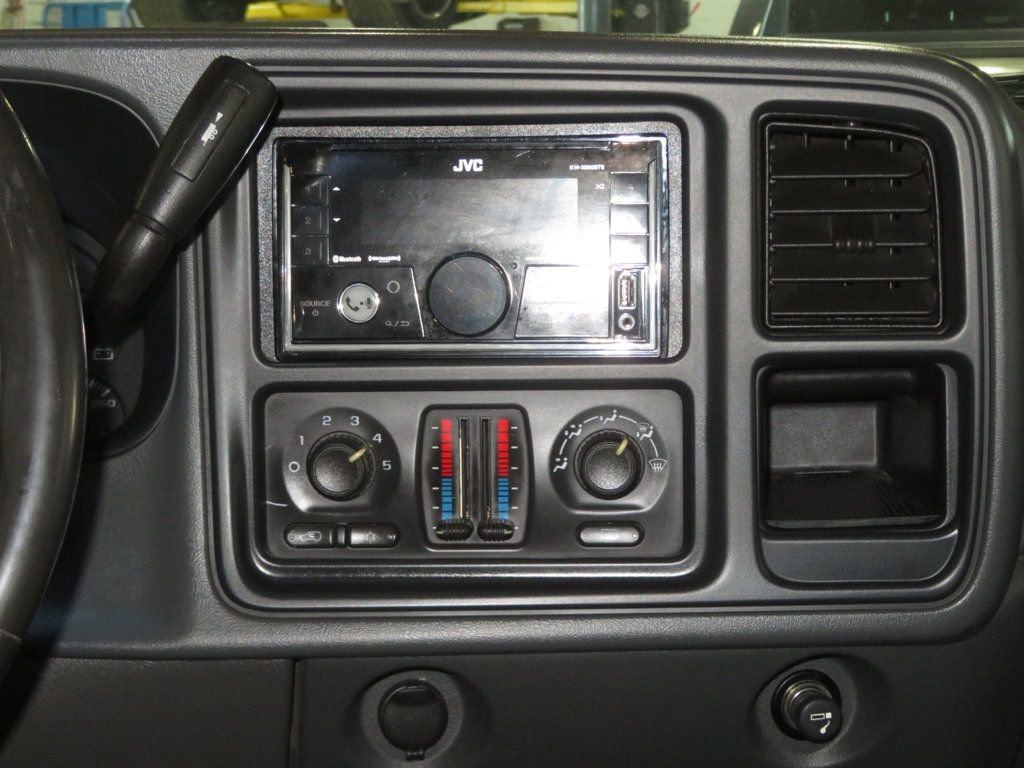 Used 2004 Chevrolet Silverado 2500 LS w/ Skid Plate Package AWD/4WD image 39