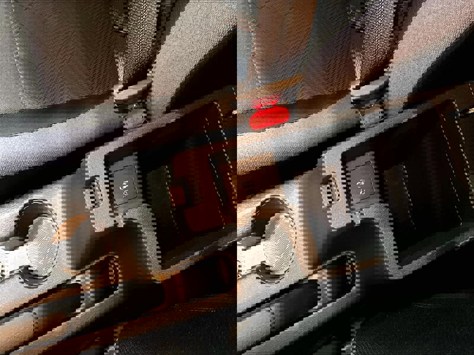 Used 2025 Nissan Versa SV w/ Trunk Package image 27