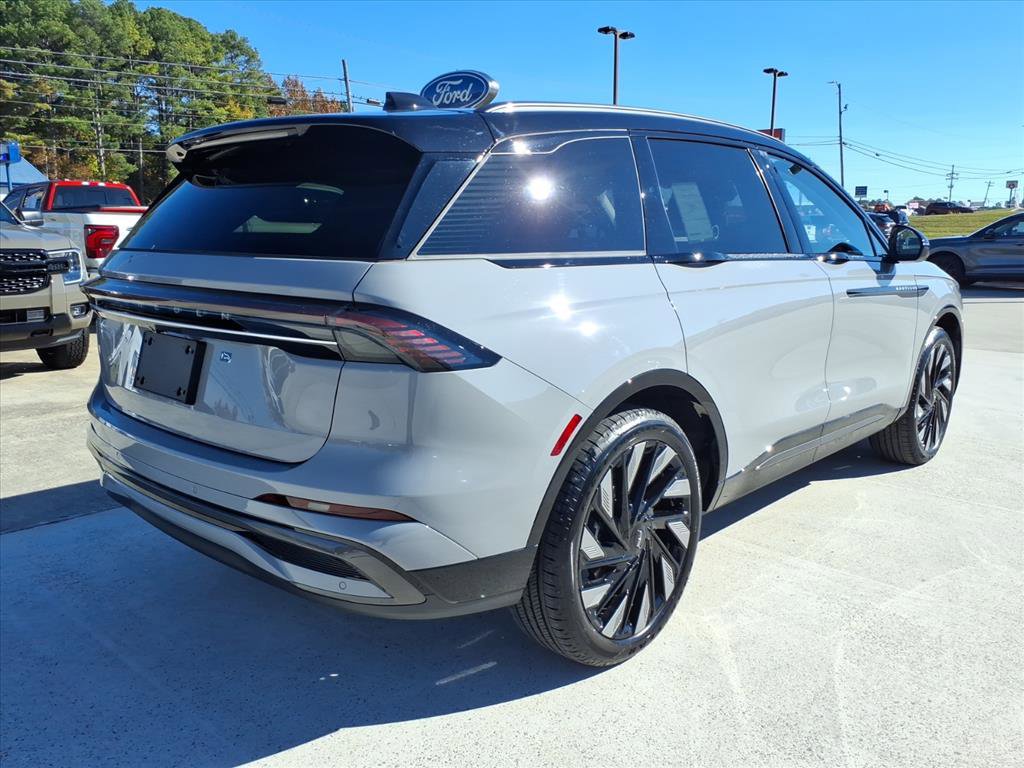 New 2026 Lincoln Nautilus Reserve w/ Jet Appearance Package image 5