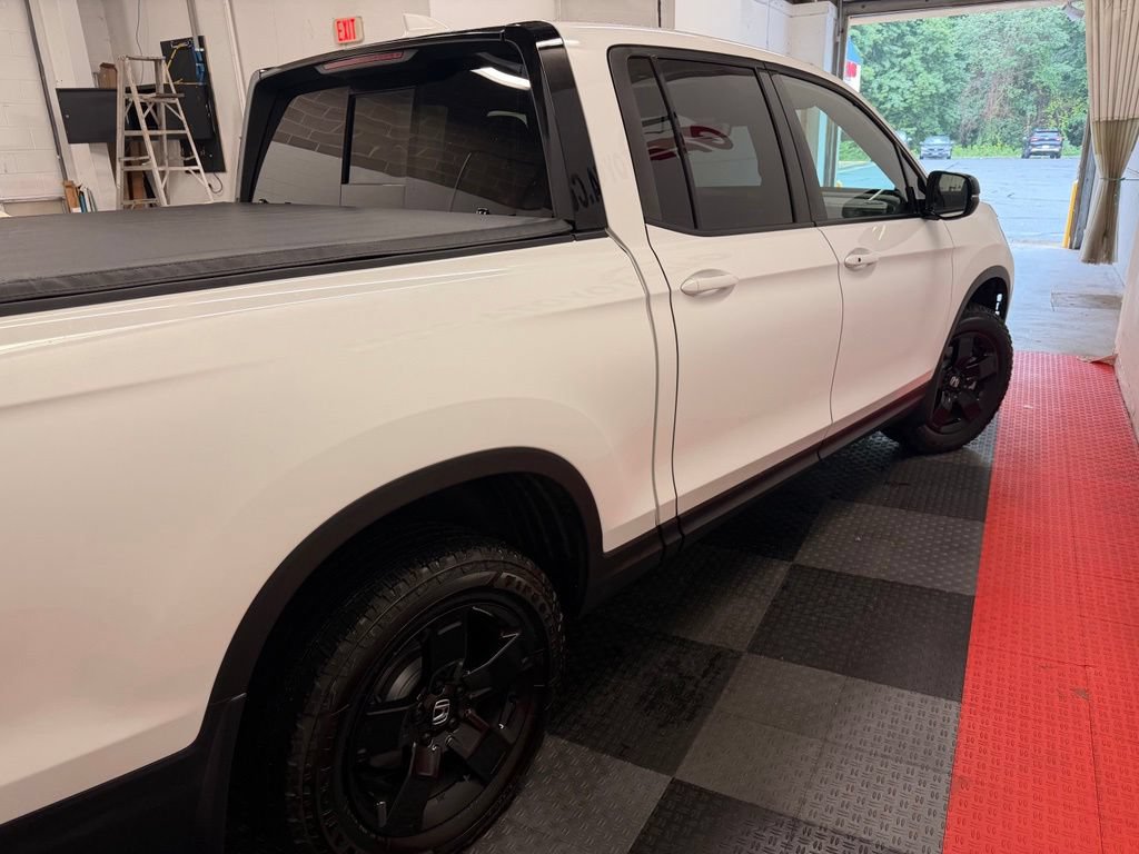 Used 2025 Honda Ridgeline Black Edition image 11