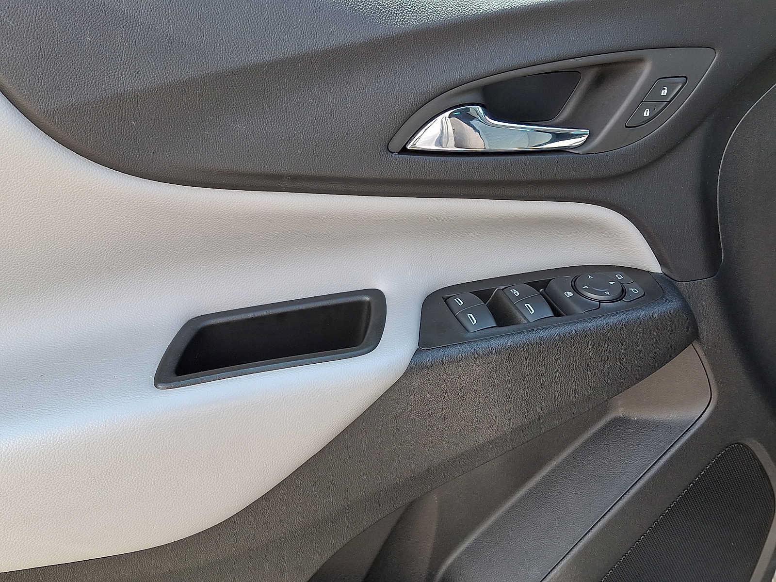 Certified 2023 Chevrolet Equinox LS w/ LPO, Floor Liner Package AWD/4WD image 10
