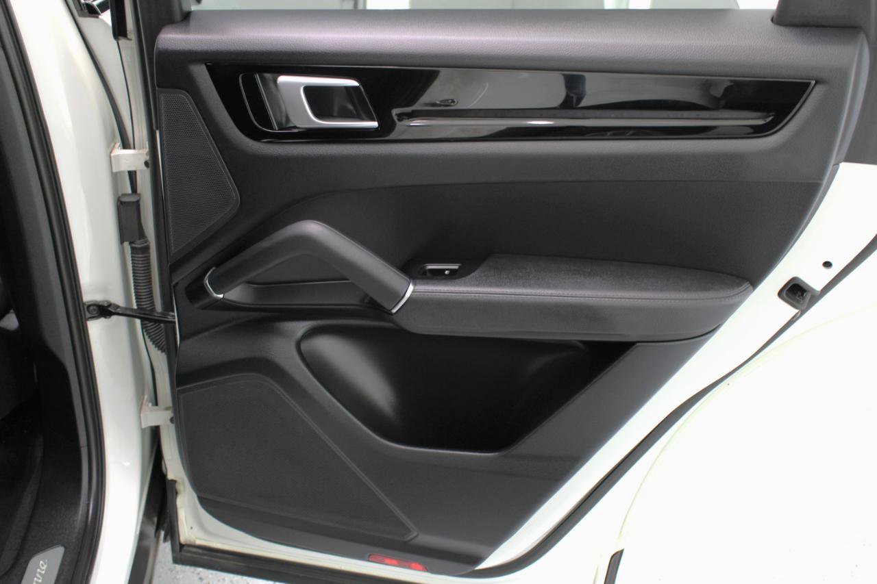 Used 2020 Porsche Cayenne AWD/4WD image 41