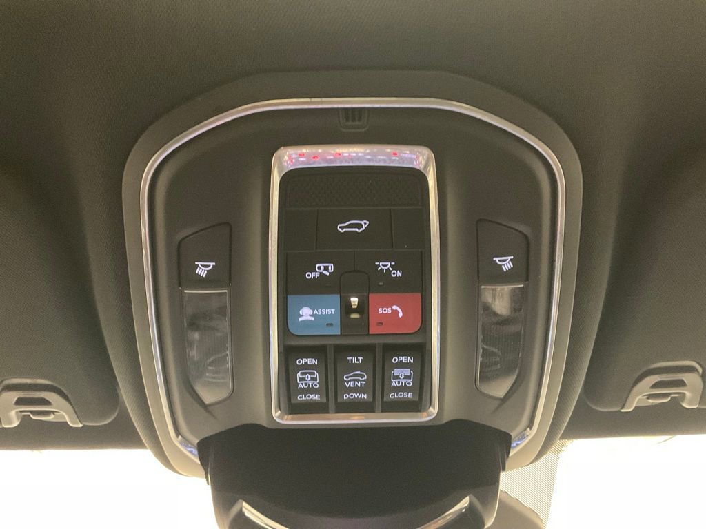 Used 2023 Jeep Wagoneer L Series III w/ Premium Group I image 29