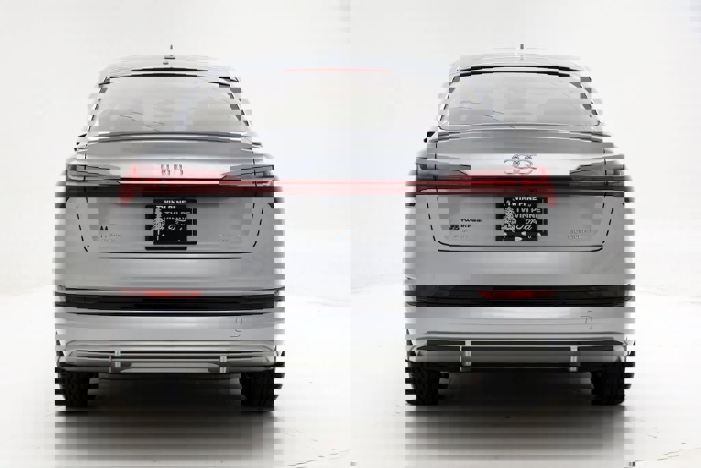 Used 2023 Audi e-tron Premium Plus w/ Premium Plus Package image 7