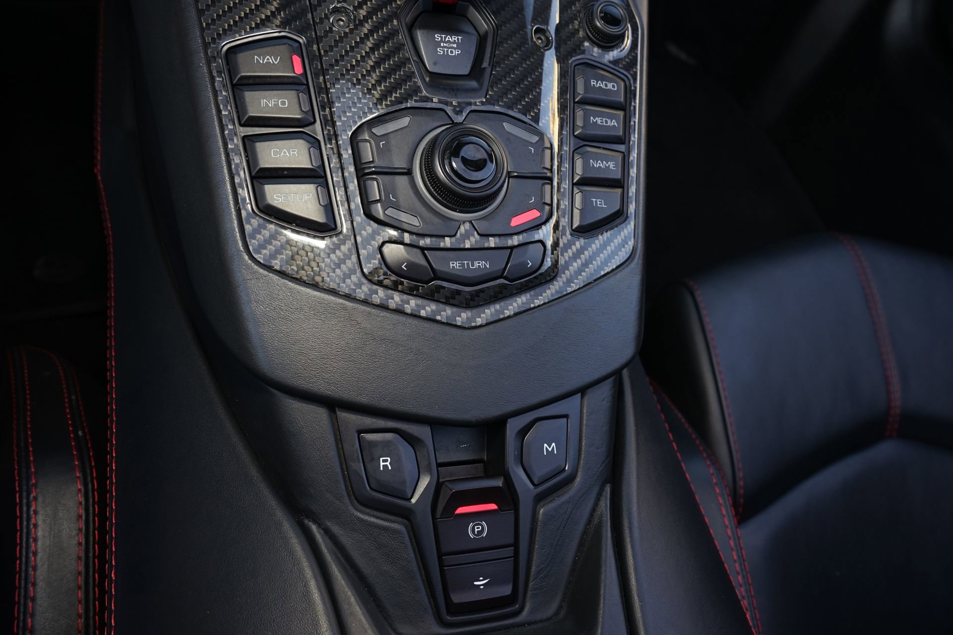 Used 2018 Lamborghini Aventador S image 28