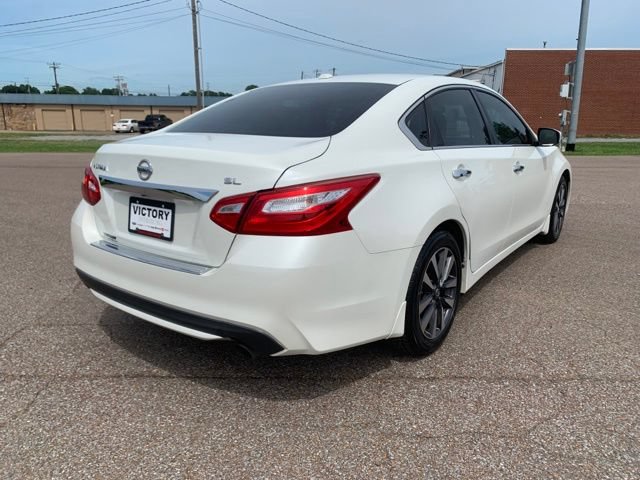 Used 2016 Nissan Altima 2.5 SL w/ Moonroof Package FWD image 7