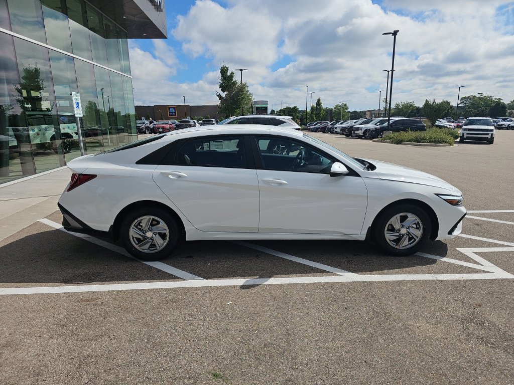 New 2026 Hyundai Elantra SE FWD image 6