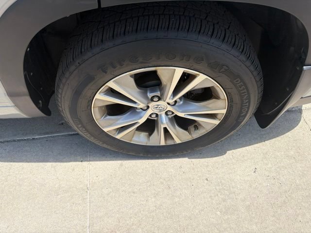 Used 2015 Toyota Highlander XLE AWD/4WD image 12