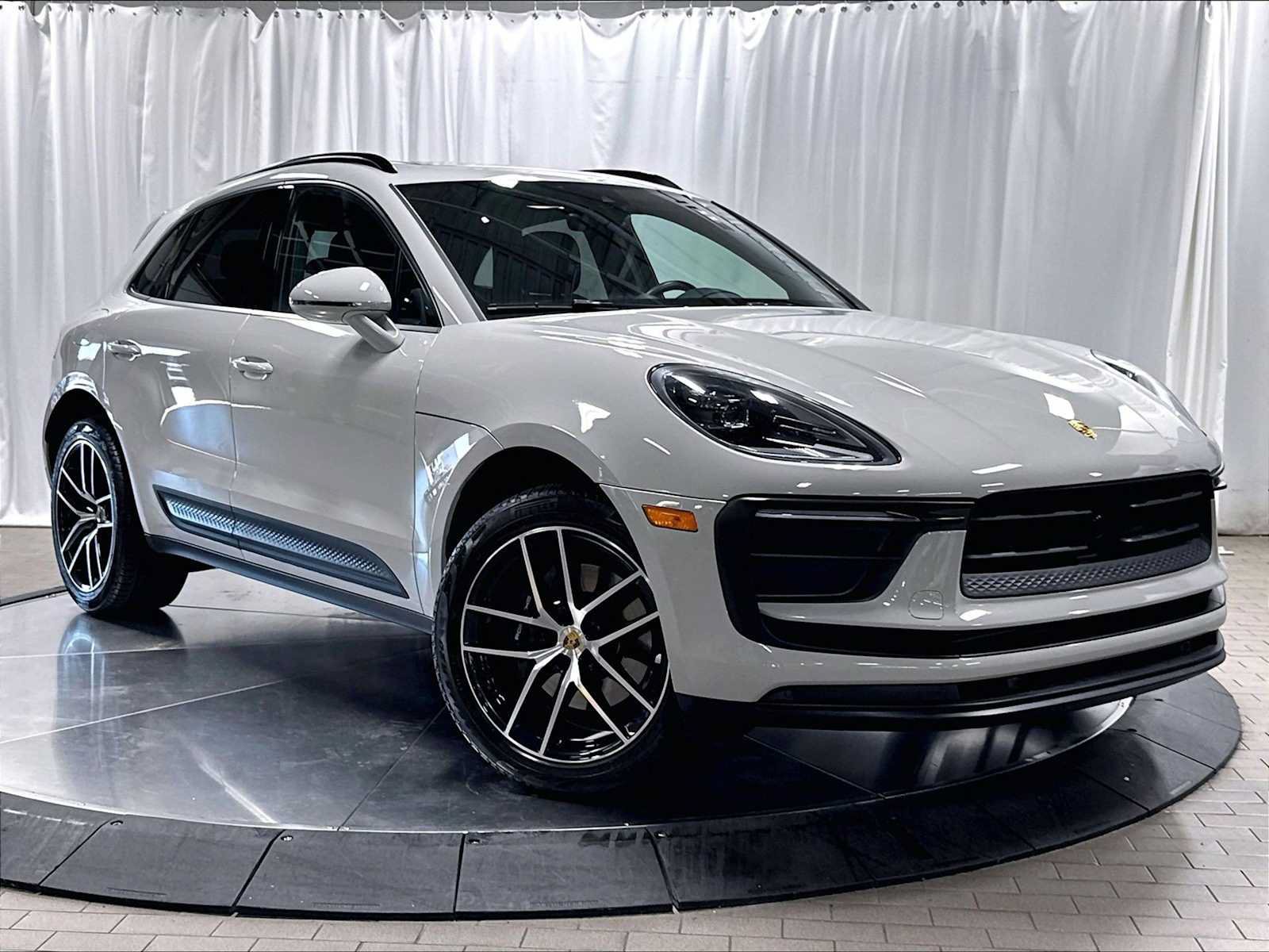 Used 2023 Porsche Macan AWD/4WD image 11