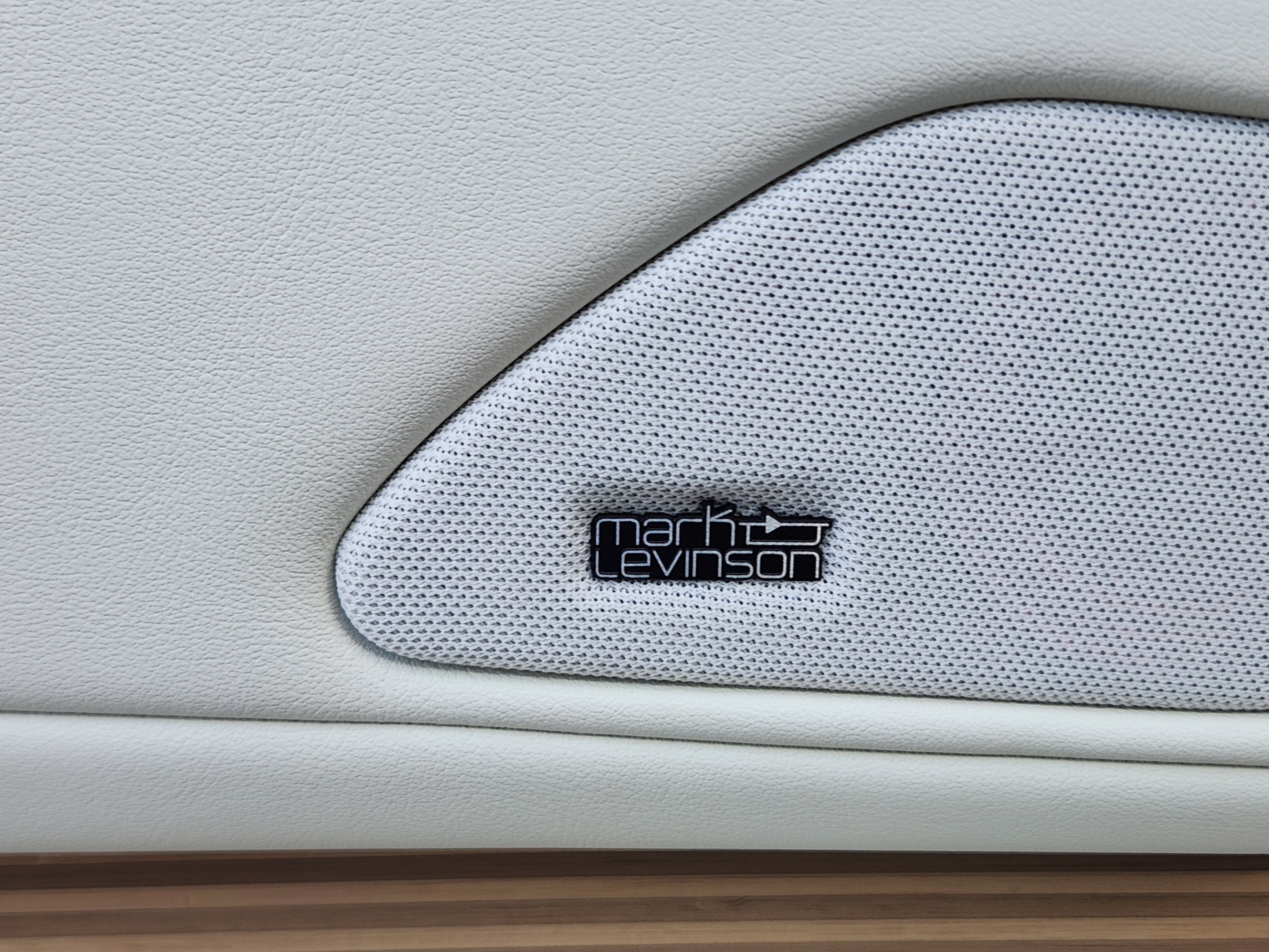 New 2026 Lexus ES 350e FWD image 17