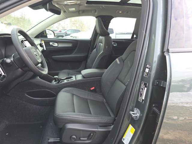 New 2026 Volvo XC40 B5 Core w/ Climate Package AWD/4WD image 23