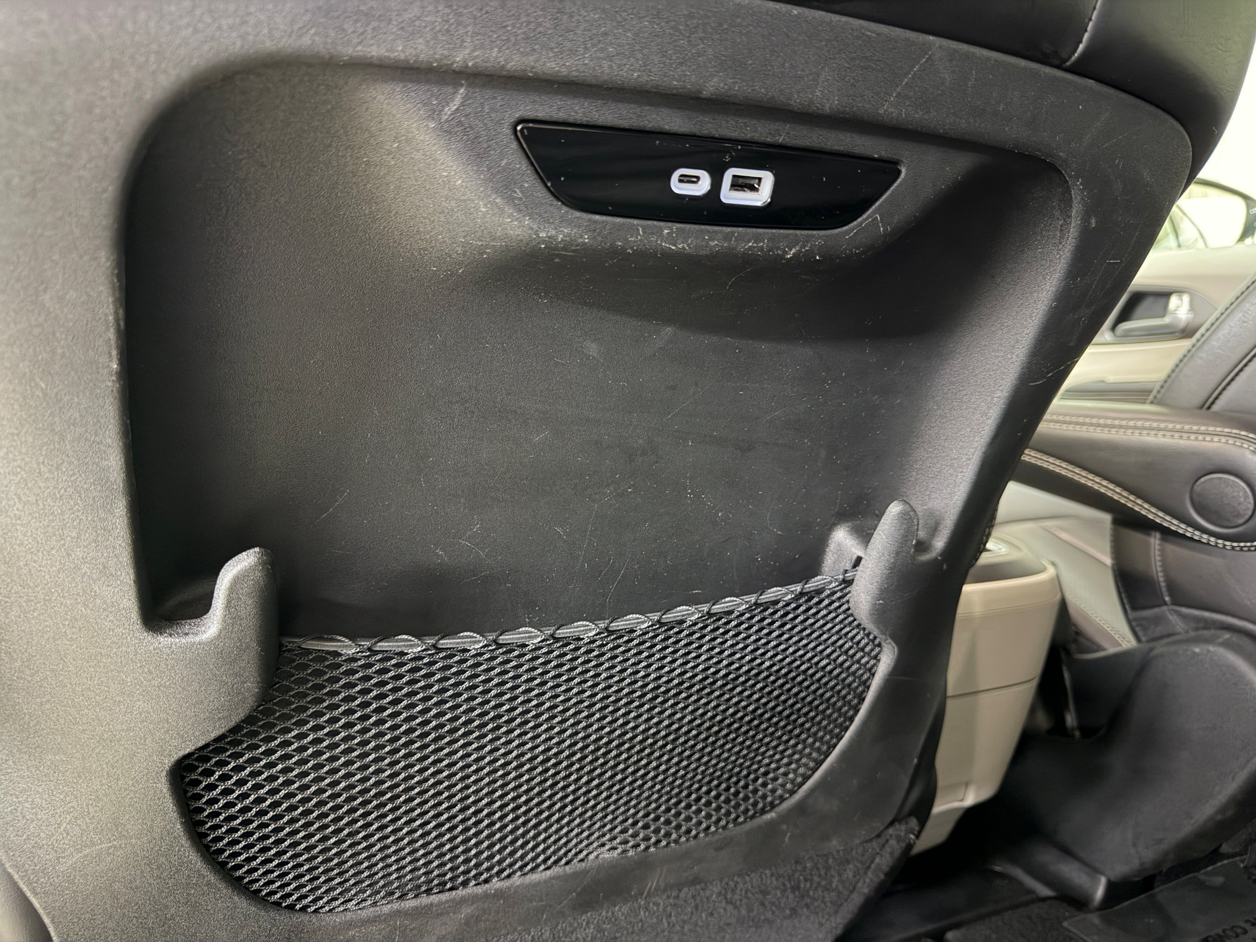 Used 2024 Chrysler Pacifica Touring-L FWD image 11