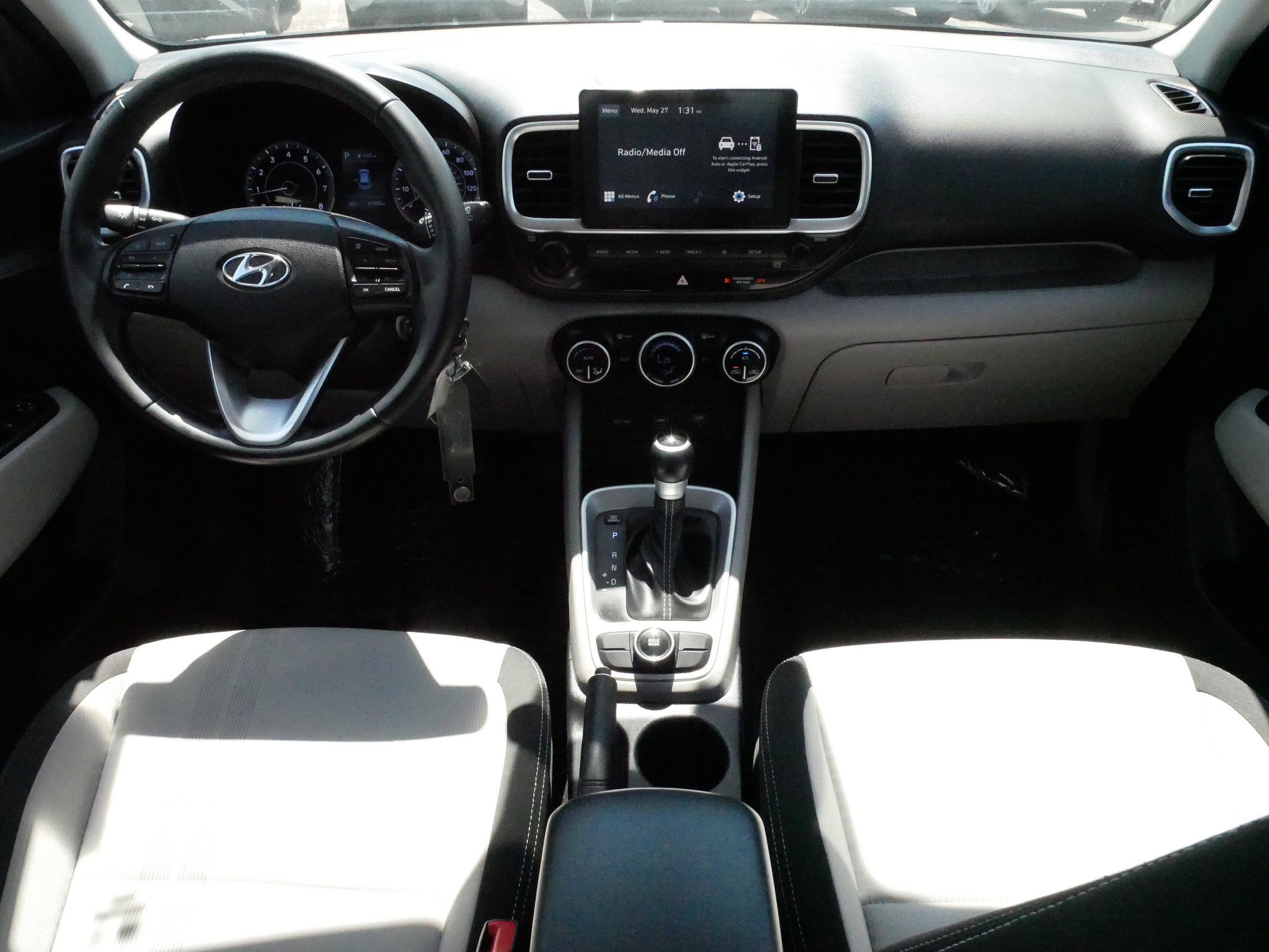 Used 2021 Hyundai Venue SEL FWD image 10