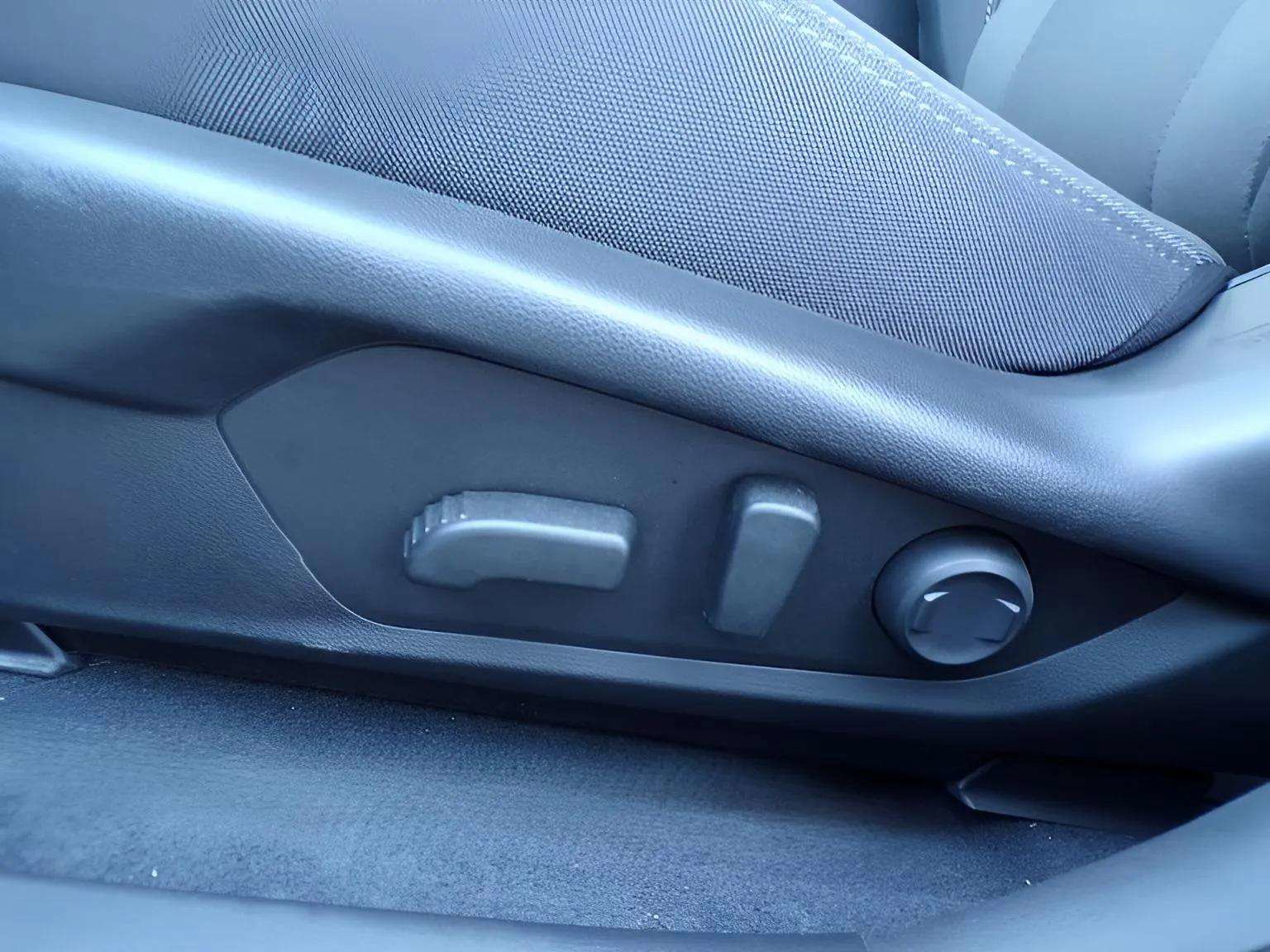 Certified 2025 Subaru Crosstrek 2.0i Premium image 26