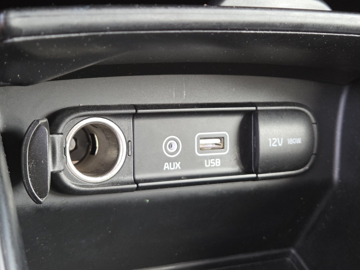 Used 2017 Kia Sorento AWD image 4