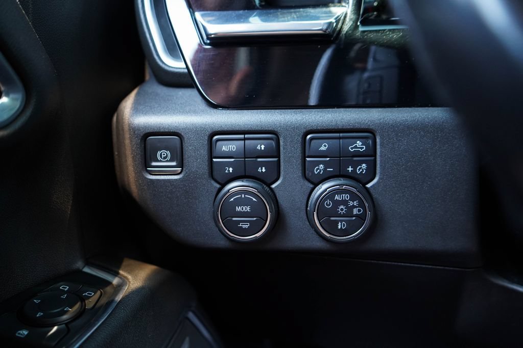 Used 2022 Chevrolet Silverado 1500 LT Trail Boss w/ LT Trail Boss Premium Package AWD/4WD image 33