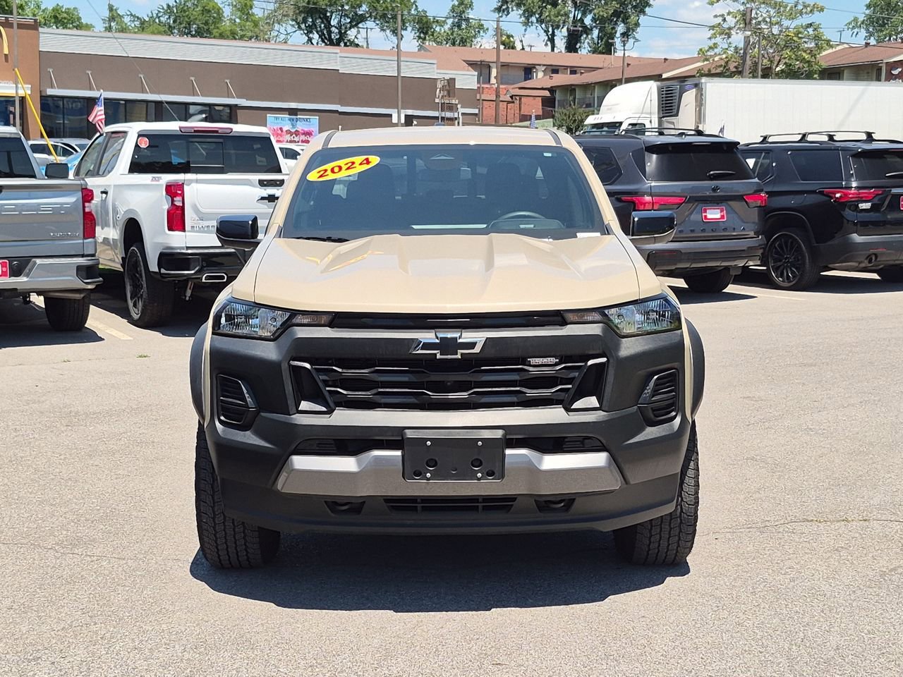 Used 2024 Chevrolet Colorado Trail Boss w/ Technology Package AWD/4WD image 3