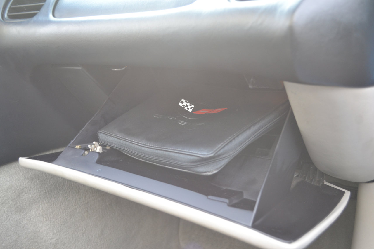 Used 2000 Chevrolet Corvette Convertible w/ Memory Pkg image 31