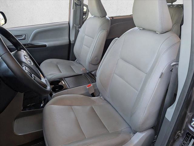 Used 2019 Toyota Sienna XLE w/ XLE Navigation Package FWD image 17