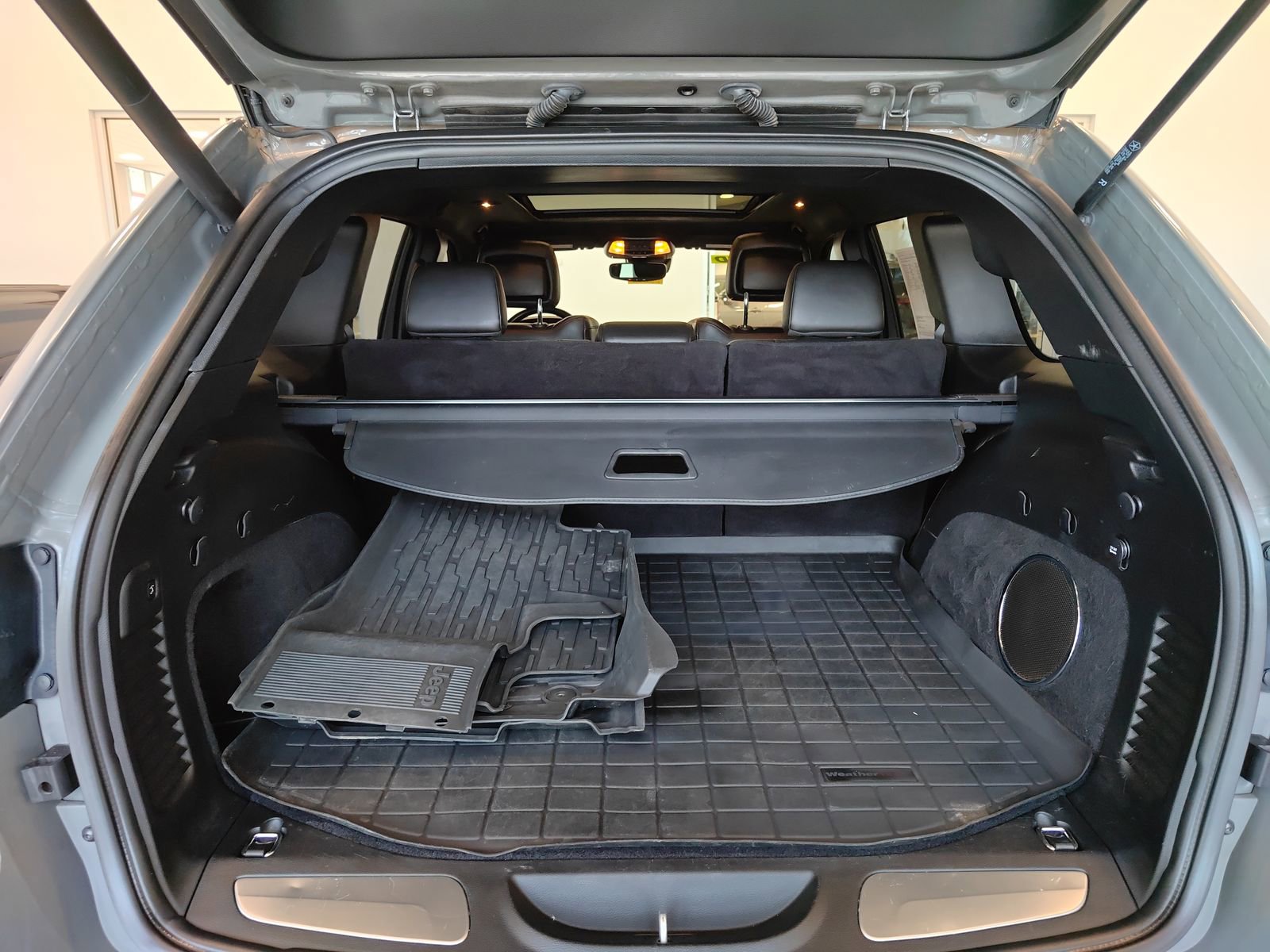 Used 2021 Jeep Grand Cherokee Trailhawk w/ Trailhawk Luxury Group image 16