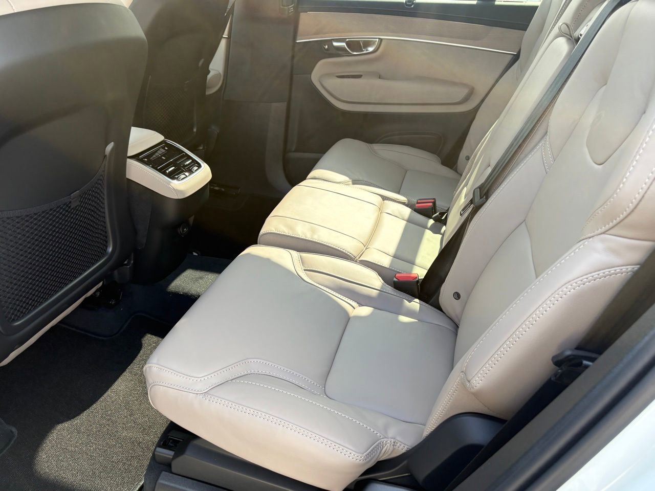 New 2026 Volvo XC90 B6 Ultra w/ Protection Package image 19