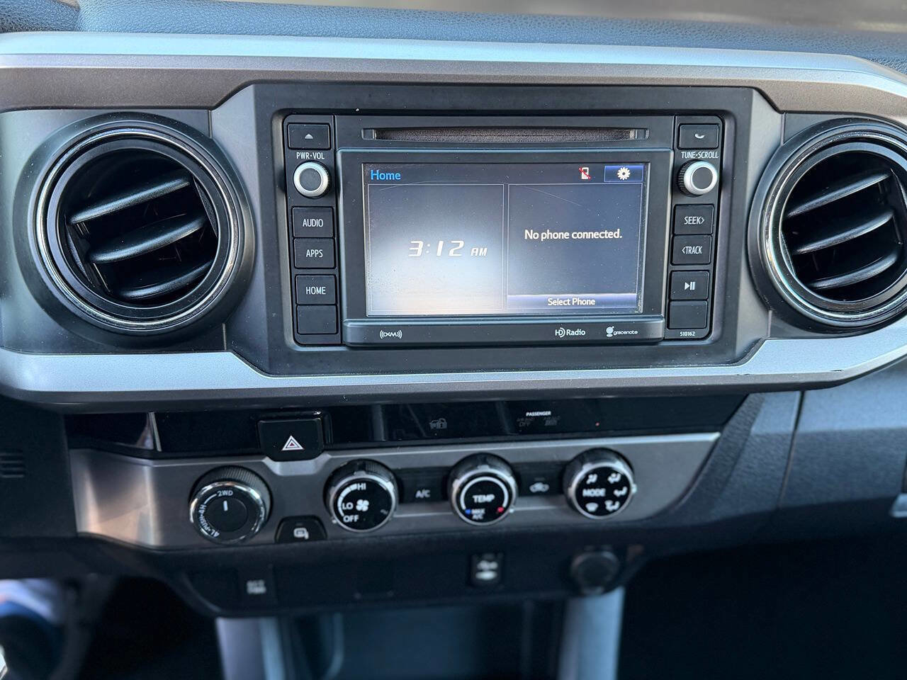 Used 2016 Toyota Tacoma TRD Sport image 22