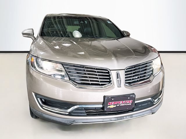 Used 2016 Lincoln MKX Select w/ Select Plus Package AWD/4WD image 3