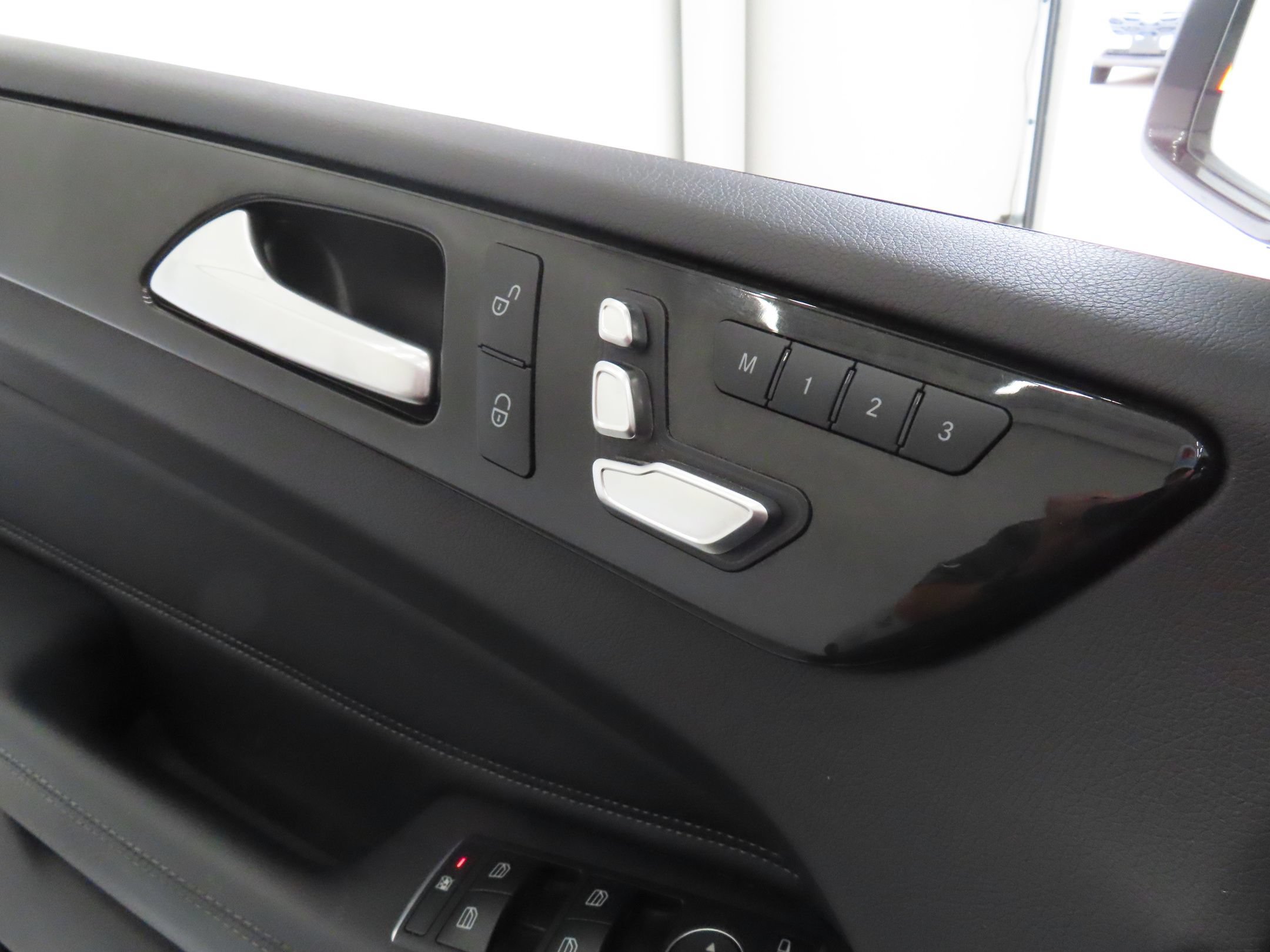 Used 2018 Mercedes-Benz GLE 350 4MATIC image 12