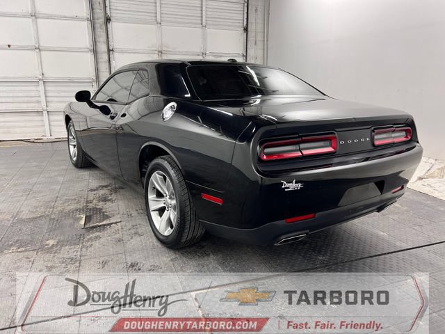 Used 2016 Dodge Challenger SXT RWD image 7
