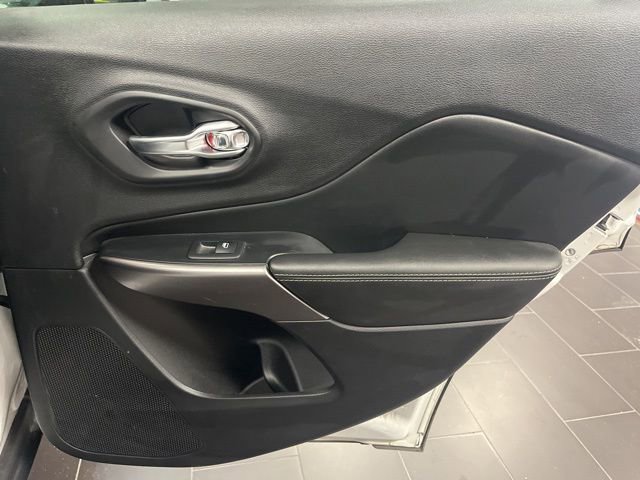 Used 2019 Jeep Cherokee Limited image 12