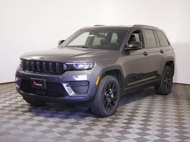 Certified 2024 Jeep Grand Cherokee Altitude AWD/4WD image 3