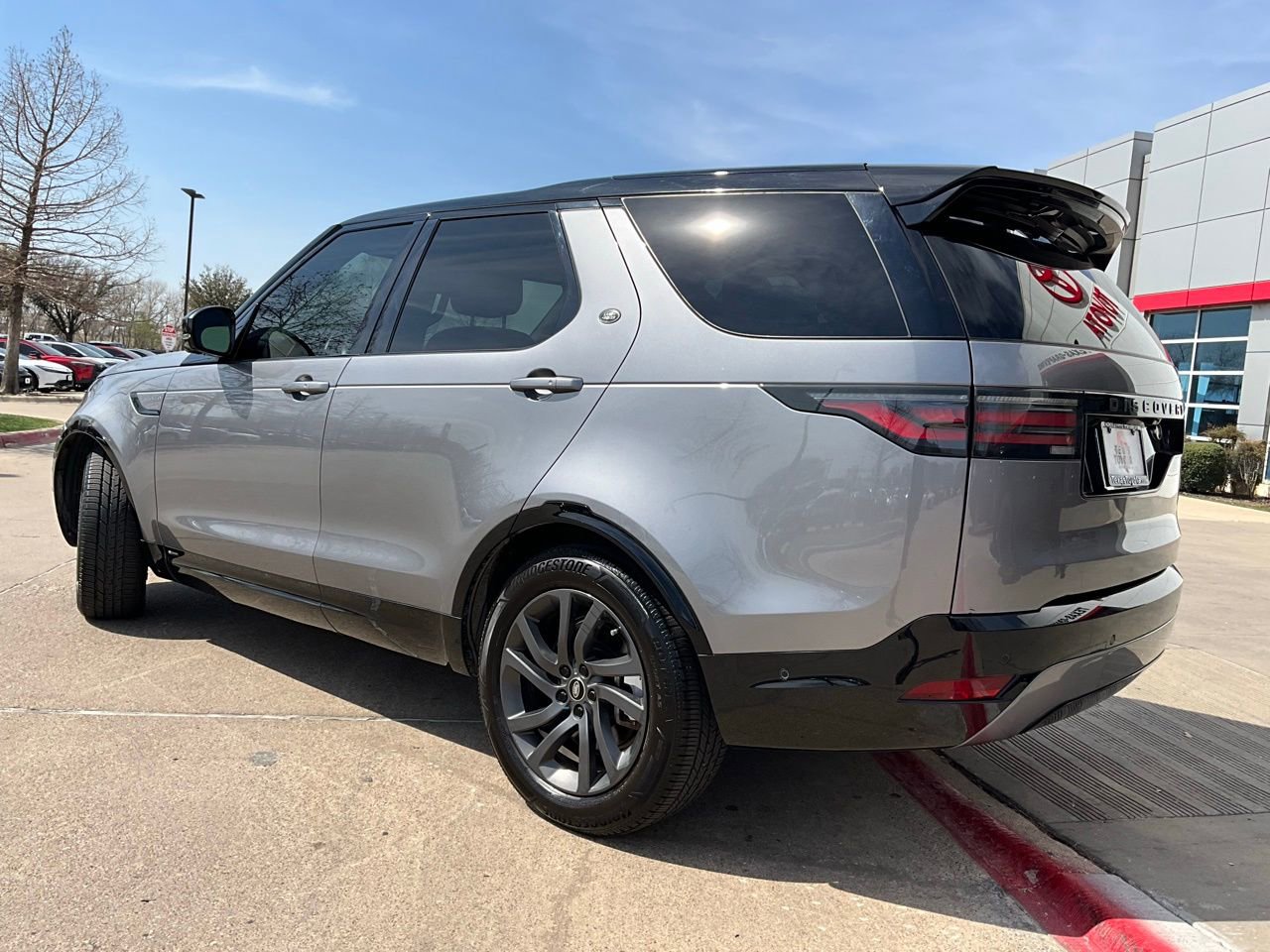 Used 2022 Land Rover Discovery S R-Dynamic image 8