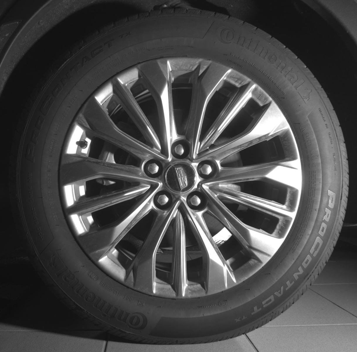 Used 2025 Cadillac XT4 Premium Luxury FWD image 9