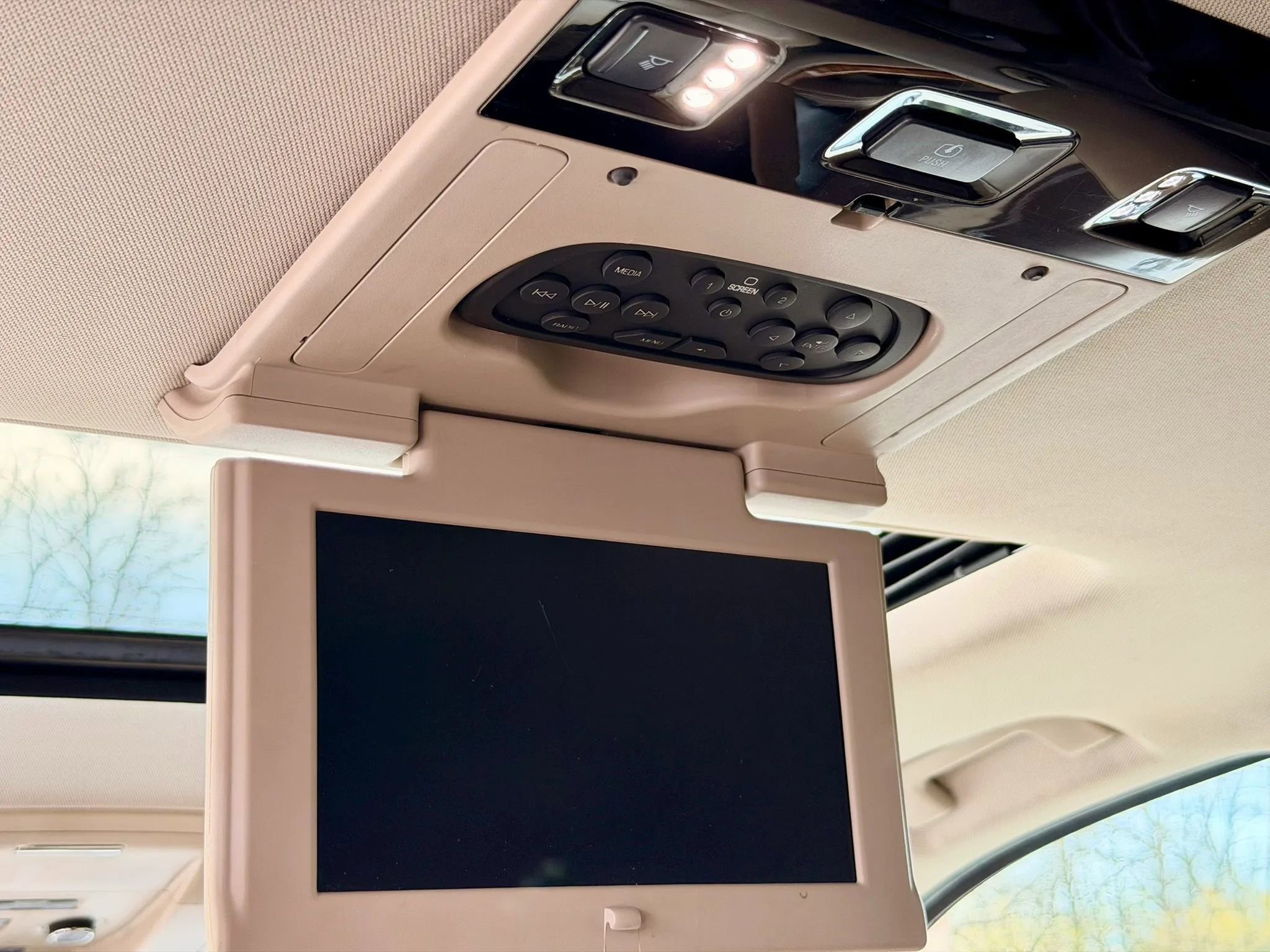 Used 2016 Chevrolet Tahoe LTZ image 35