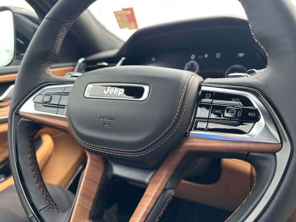 New 2025 Jeep Grand Cherokee Summit image 25