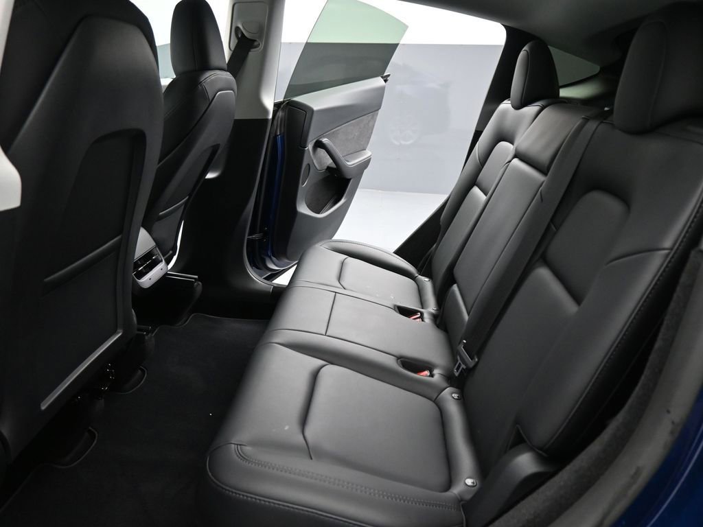Used 2024 Tesla Model Y Long Range image 15