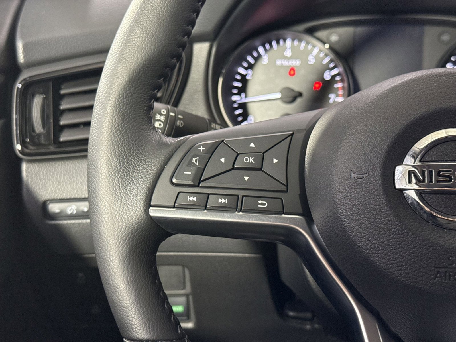 Used 2022 Nissan Rogue Sport SV image 22