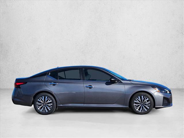 Used 2024 Nissan Altima 2.5 SV image 4