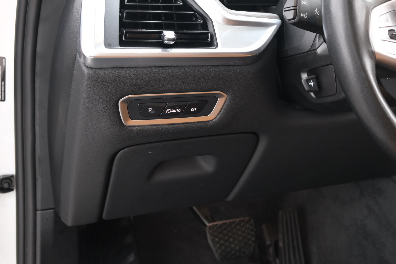Used 2024 BMW X7 xDrive40i w/ Premium Package AWD/4WD image 28