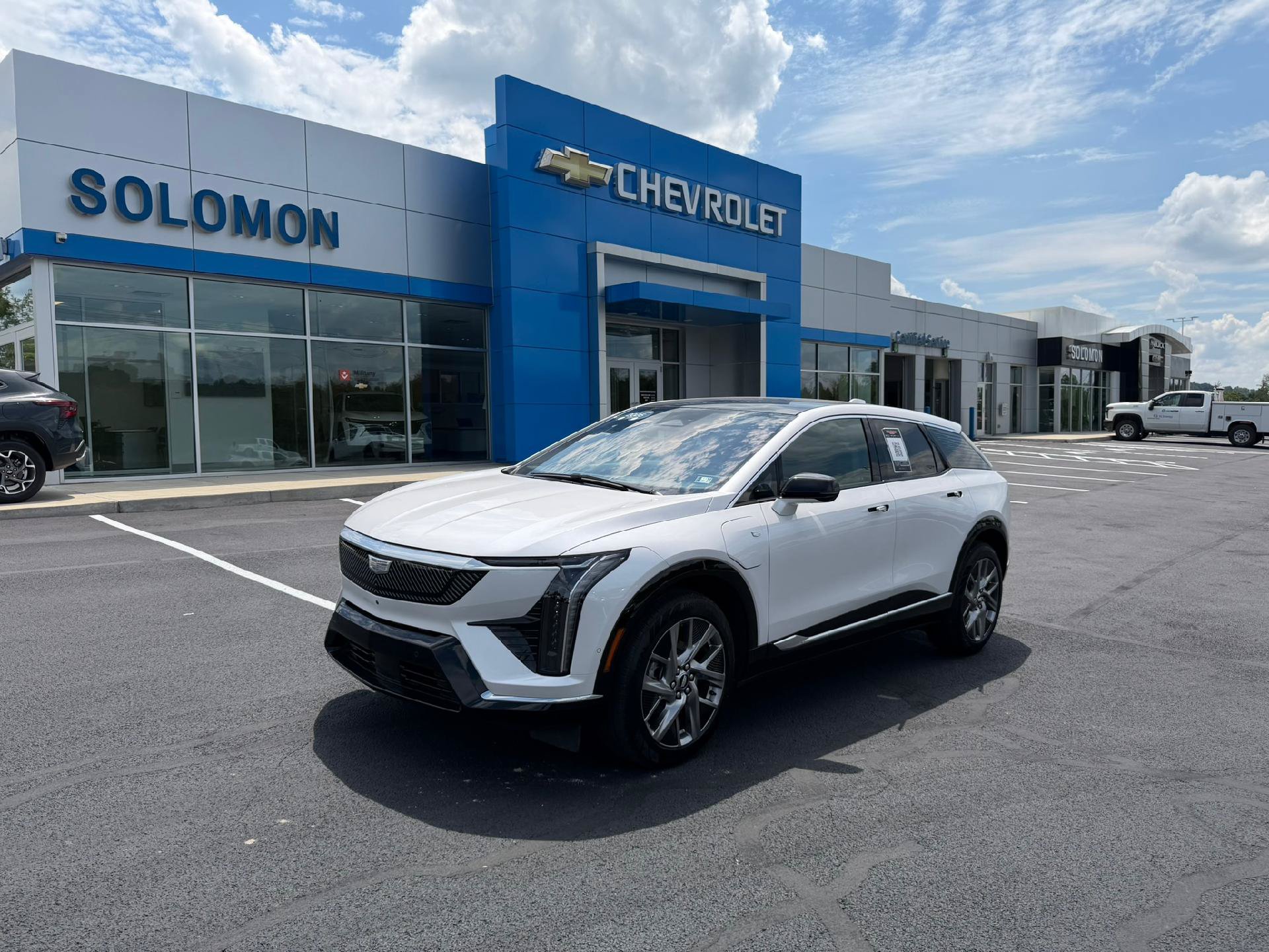 Certified 2025 Cadillac Optiq Luxury 1 AWD/4WD image 2