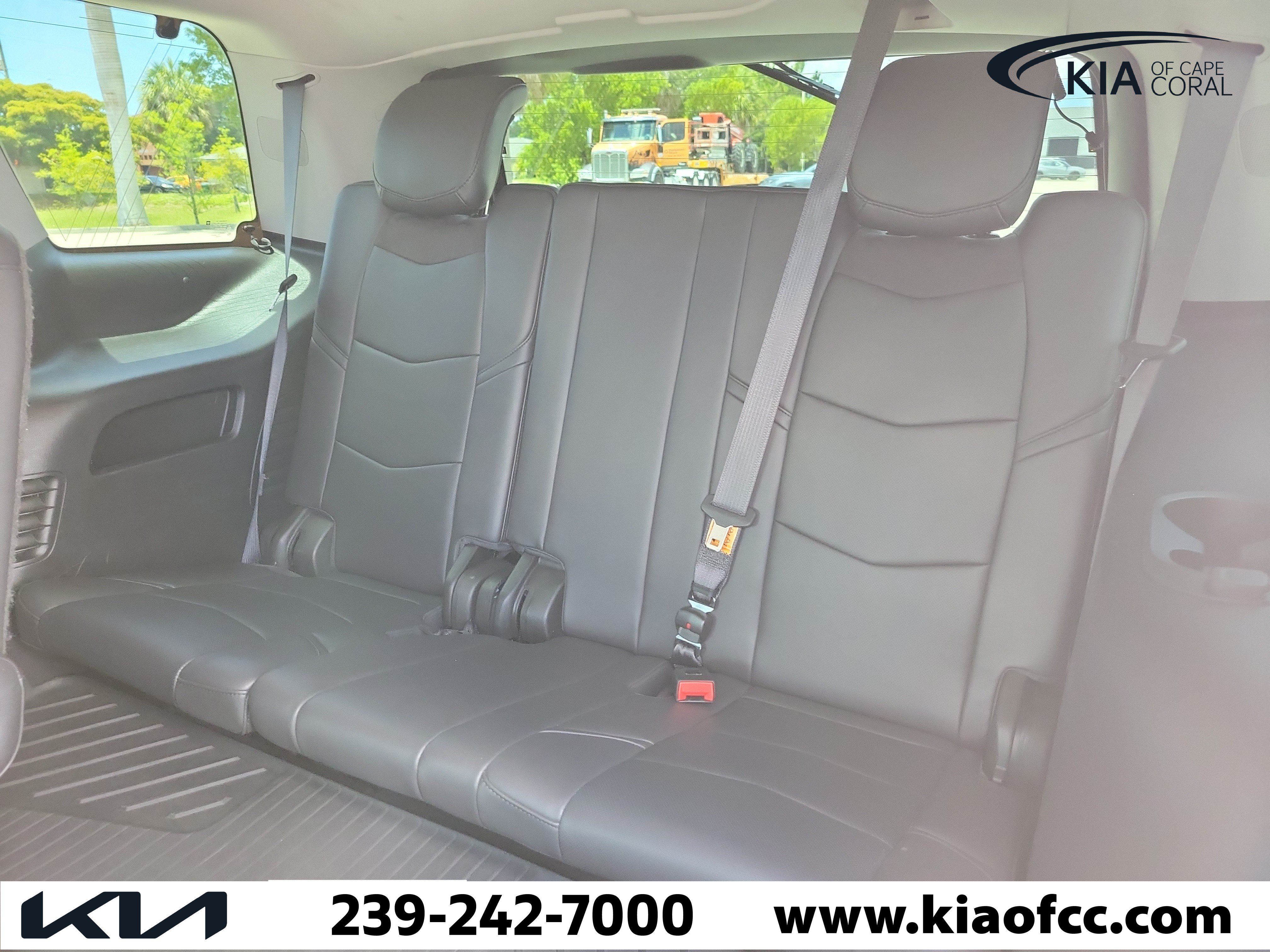 Used 2017 Cadillac Escalade Premium Luxury AWD/4WD image 13