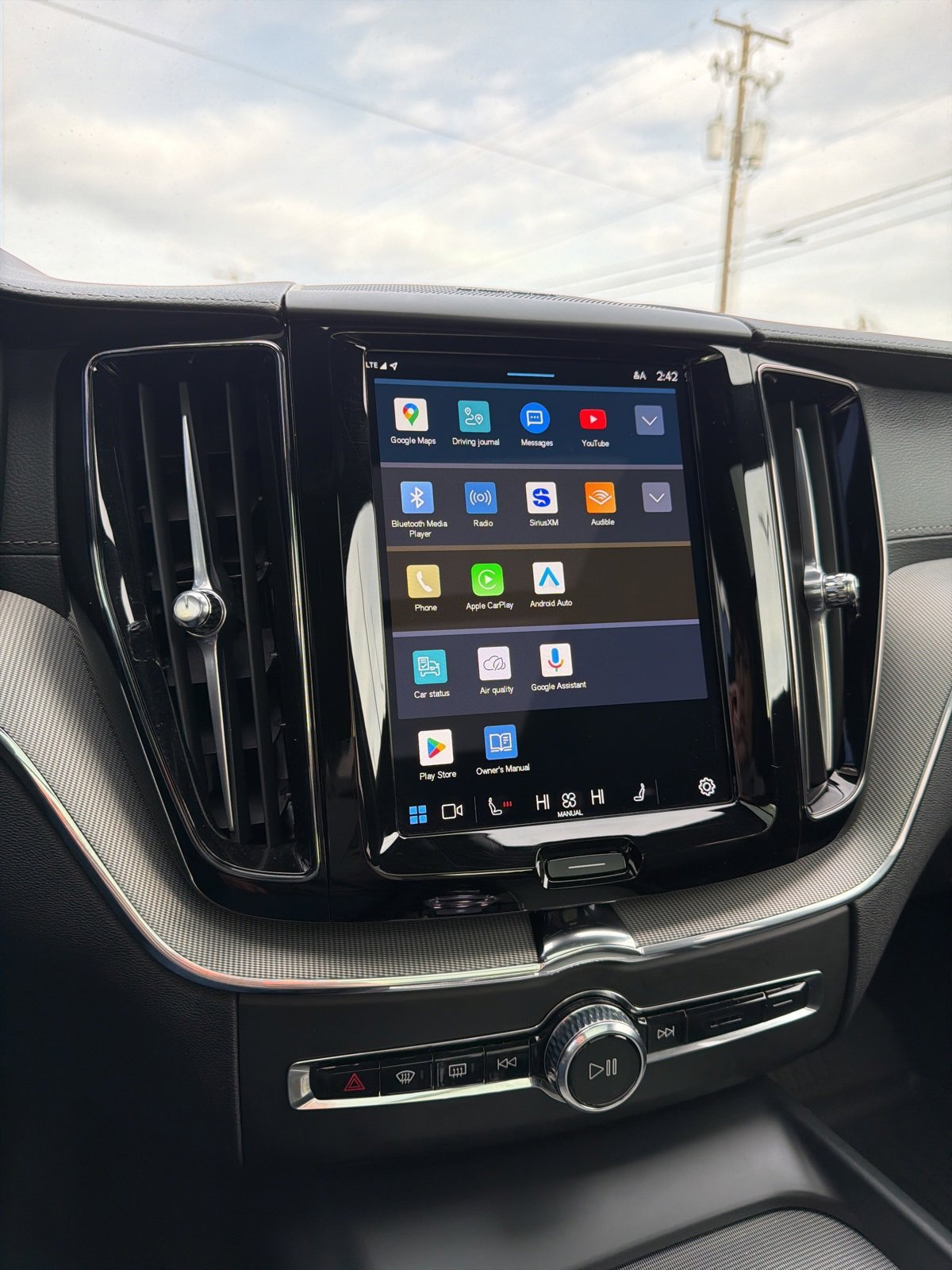 Used 2024 Volvo XC60 B5 Ultimate w/ Protection Package Premier image 25