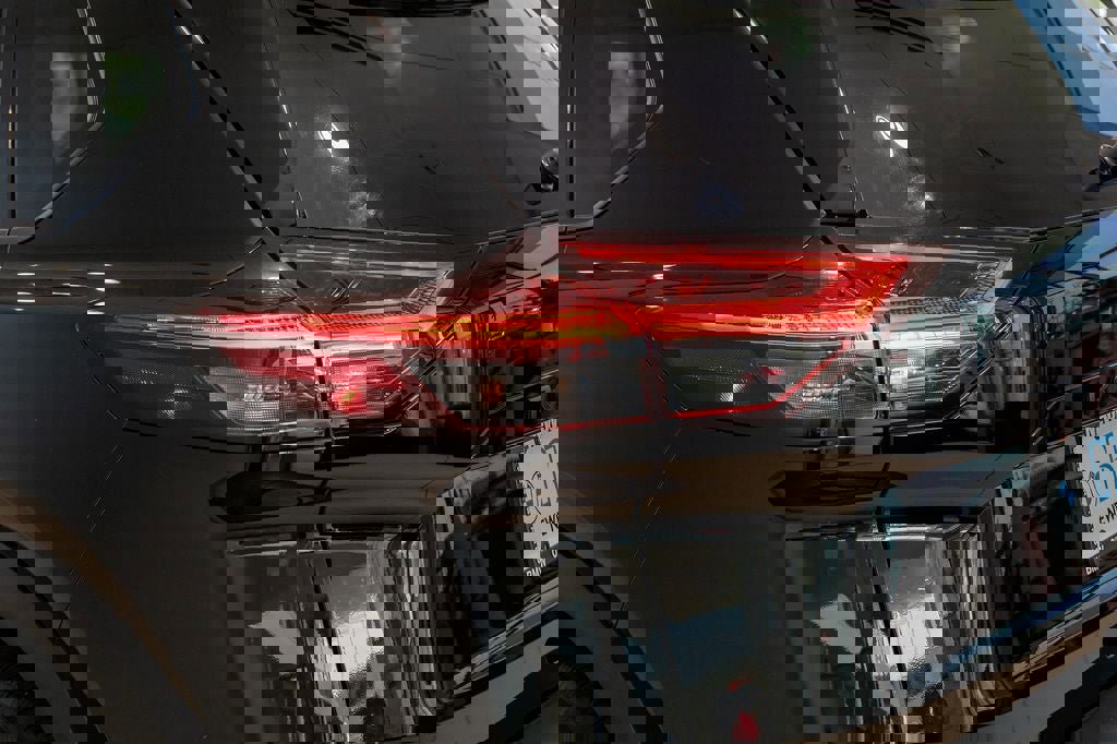 Used 2023 Nissan Rogue SV w/ SV Premium B Package image 3