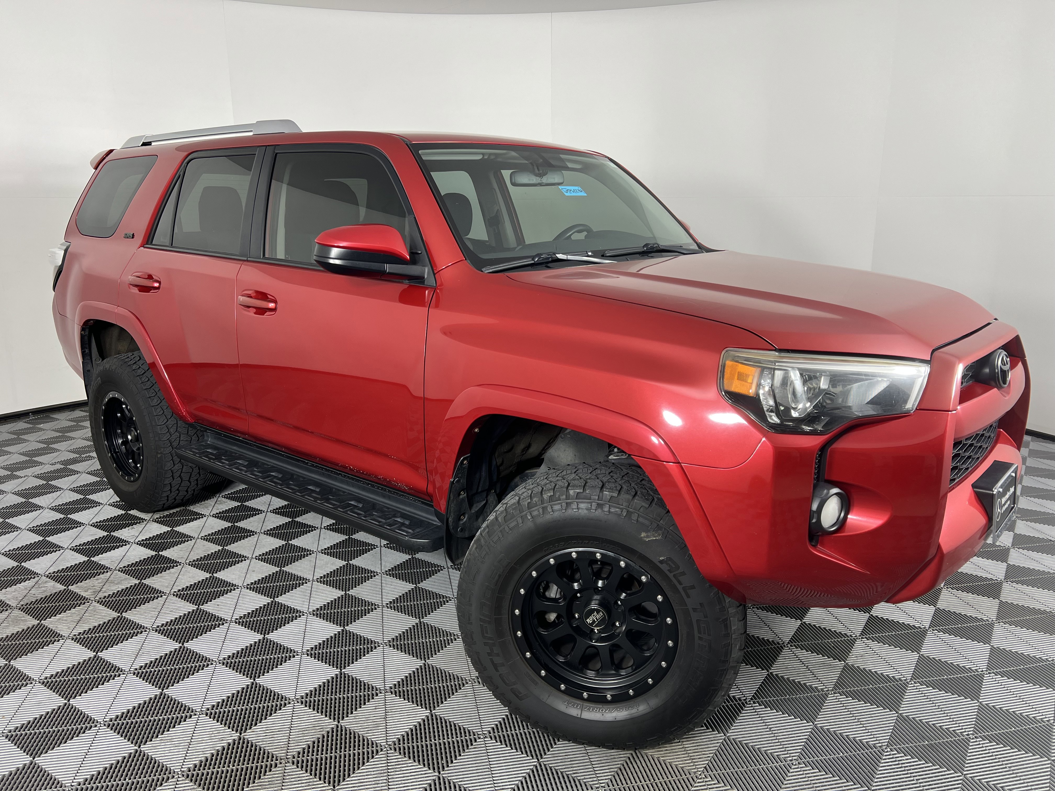 Used 2018 Toyota 4Runner SR5 image 2