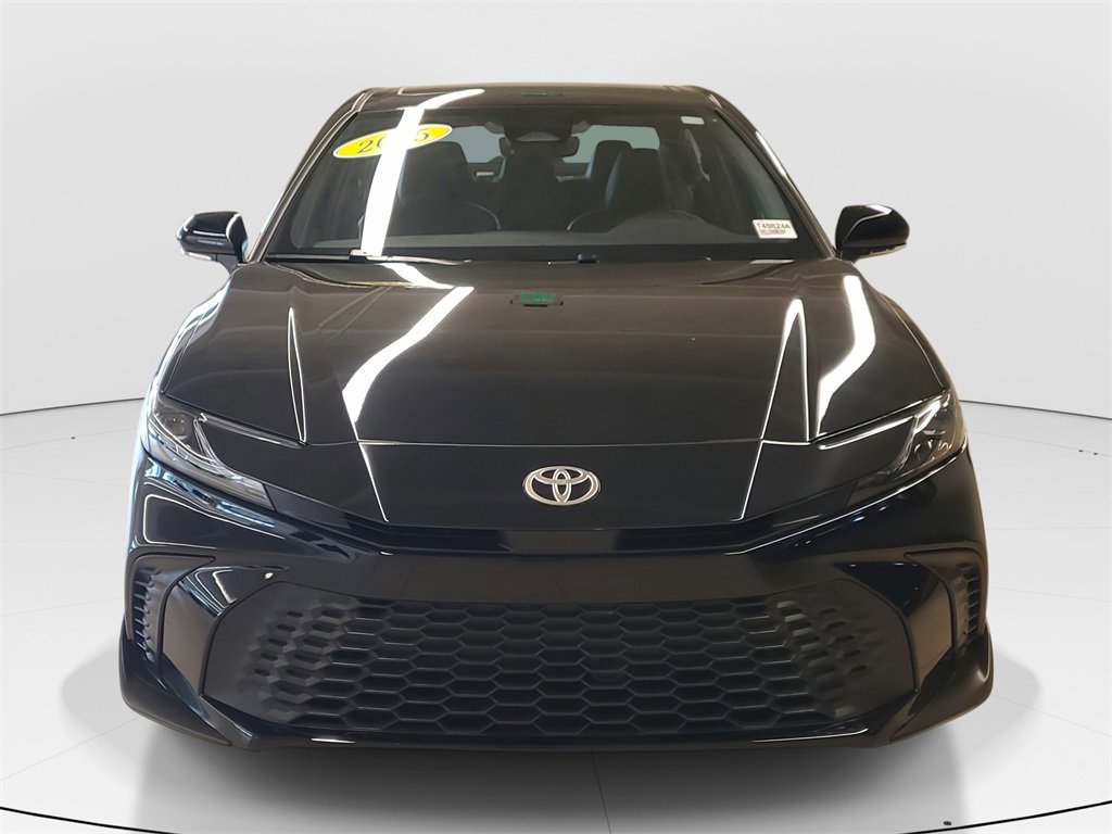 Used 2025 Toyota Camry SE w/ Convenience Package image 2